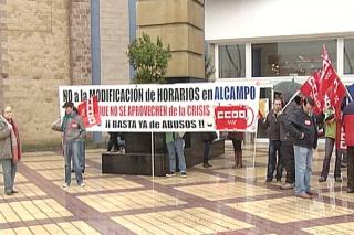 Nueva manifestacin de los trabajadores de Alcampo-La Vega de Alcobendas.