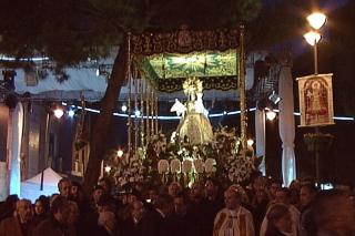 Subasta de andas, cetros y banderas en la procesin de las Fiestas de la Virgen de la Paz de Alcobendas