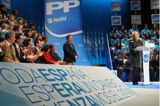 Aguirre presenta a los candidatos del PP en la zona norte ante un abarrotado Teatro Adolfo Marsillach