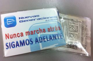 Las Nuevas Generaciones del PP de Alcobendas reparten preservativos con el lema Nunca marcha atrs
