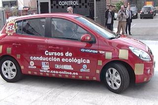 Compartir coche para ahorra gasolina y respetar el medioambiente
