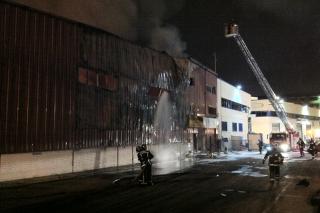 Un incendio arrasa con siete naves industriales en San Sebastin de los Reyes