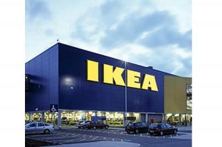 200 trabajadores de IKEA se concentran en Sanse para pedir que no se abra todos los domingos a partir de ahora