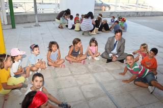 Garca de Vinuesa visita una de las colonias infantiles dentro de los programas de verano de Alcobendas