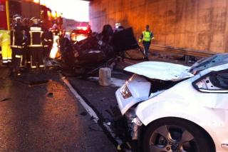 Un hombre muere tras precipitarse su coche por el puente de la M-50 a la altura de Paracuellos. Foto: Emergencias 112 Madrid