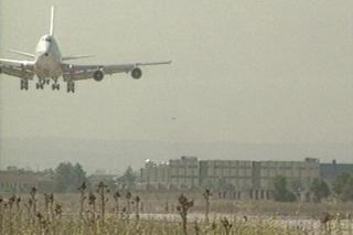 800.000 madrileos sufren el ruido producido por el sobrevuelo de los aviones de Barajas