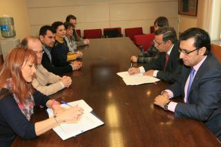PP, PSOE y UPyD aprueban el convenio para los trabajadores municipales en el ayuntamiento de Tres Cantos 