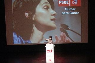 Cientos de personas arropan a Pilar Snchez Acera en su presentacin en el norte regional