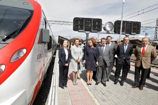 Botella, Aguirre y Ana Pastor se suben al tren de Cercanas para comprobar cmo funciona el nuevo sistema de gestin del trfico