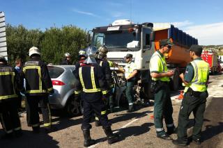 El choque entre un camin y un turismo se salda con un fallecido en la carretera de San Agustn del Guadalix