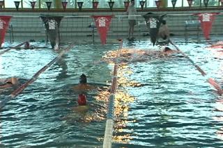 Un verano diferente; Los socorristas pasan el verano tratando de evitar accidentes en las piscinas