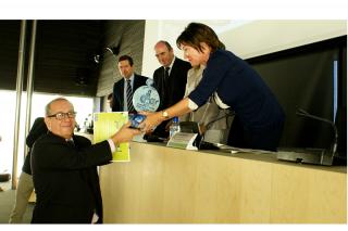La asociacin de empresarios de Alcobendas, AICA, premio Muvete Verde por su servicio de transporte interempresas.