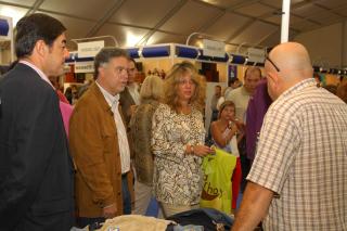 El alcalde inagura los 52 comercios de Sansestock 2012, la mayor feria del comercio minorista en la zona norte 