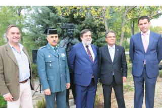 Guardia Civil de Tres Cantos recibe una estatua homenaje