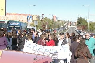 Los trabajadores del hospital infanta Sofa inician una recogida de firmas contra la privatizacin.