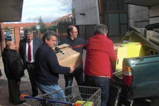 Critas recibe 1.000 kilos de alimentos del PP de Colmenar Viejo.