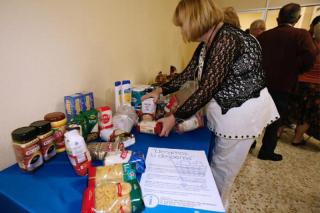 El PSOE de San Sebastin de los Reyes vuelve a promover la recogida de alimentos para las familias sin recursos de un instituto.