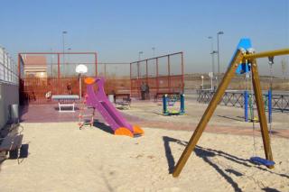 Paracuellos inicia la segunda fase del vallado de seguridad en las zonas infantiles de los parques.