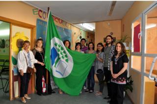 La Escuela Infantil de Torrelaguna recibe la Bandera Verde del programa internacional Ecoescuelas.