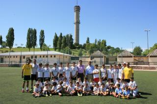 200 chavales participan en el campus de verano del Club Deportivo ftbol Tres Cantos.