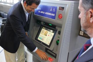El gobierno regional garantiza la recarga de la nueva tarjeta de transportes en Alcobendas, Fuenlabrada, Legans o Getafe.