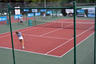 Charlotte Rmer y Jordi Muoz Abreu ganadores del V Open IPB Uniuso de Tenis de Colmenar Viejo. 