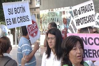 Protesta en Alcobendas de la plataforma de afectados por la hipoteca por la clusula suelo de una entidad bancaria.