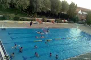Paracuellos organiza una espectacular gymkhana en su piscina municipal.
