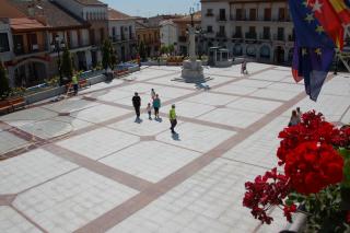 La Plaza del Pueblo de Colmenar Viejo se convierte desde hoy en un gran saln de juegos.