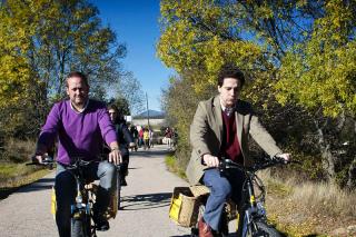 Una empresa ofrece rutas en bicicleta para descubrir el Parque Nacional de la Sierra de Guadarrama. El consejero de Medio Ambiente, Borja Sarasola ha visitado el proyecto junto con el alcalde de Manzanares El Real, Oscar Cerezal
