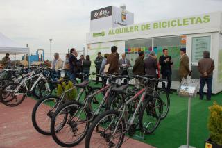 Colmenar Viejo inaugura un local de alquiler de bicis para provocar las 8 Rutas Ecolgicas de la localidad.