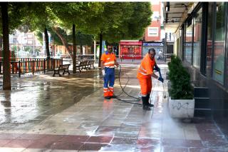 El centro de Alcobendas afronta una limpieza de choque para mantener sus calles entre las mejor conservadas de la zona norte