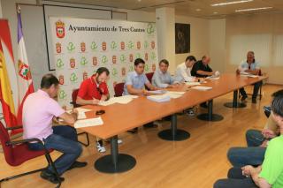 Todos los clubes deportivos firman un convenio con el Ayuntamiento de Tres Cantos por el que recibirn 135.000 euros 