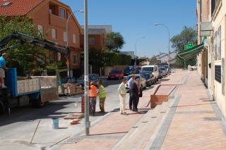 El Alcalde de Colmenar Viejo visita las mejoras realizadas en las calles Miguel de Cervantes y Ro Genil
