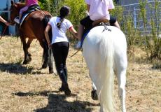 Un centro de Torremocha aplica terapias con caballos para menores tutelados 