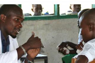 MSF lucharn contra el bola con los 100.000 euros donados por FMLC
