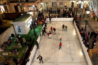La pista de hielo, uno de los grandes atractivos de la Navidad en Alcobendas