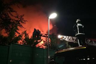 Un vecino de Miraflores de la Sierra se quema al encender su chimenea con gasolina
