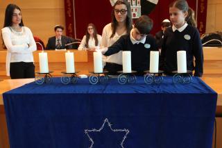 Emocin en Alcobendas en el homenaje a las vctimas del holocausto 