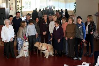 Tres Cantos pone en marcha un programa de terapia asistida con animales para mayores