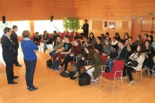Un grupo de estudiantes franceses del programa Comenius visita el Ayuntamiento de Tres Cantos 