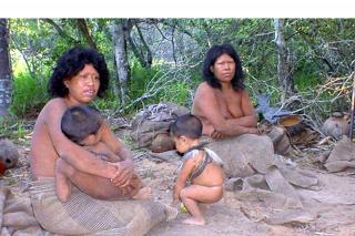 Survival Internacional se manifiesta ante la sede de GSJ en Tres Cantos en defensa de los indígenas de Paraguay