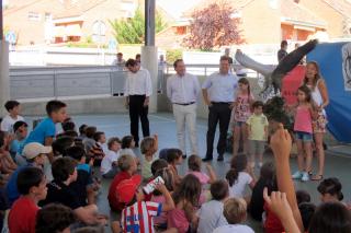 Los escolares de Madrid bautizan a la cría de buitre negro del Parque Nacional Sierra de Guadarrama