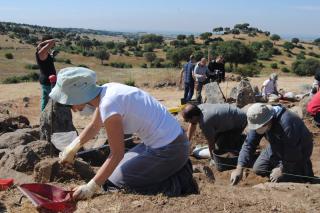 Arrancan las nuevas excavaciones en el yacimiento arqueológico de Navalahija