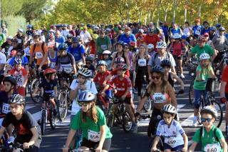 2.000 personas protagonizan la fiesta de la bicicleta en Tres Cantos