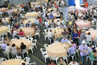 El Centro Municipal de Mayores Antonio Somalo de Tres Cantos inaugura el curso con una comida de confraternización