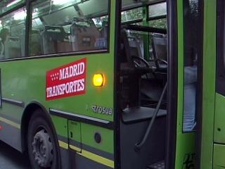 Los vecinos de La Cabrera reclaman que el autobús nocturno llegue a su municipio 