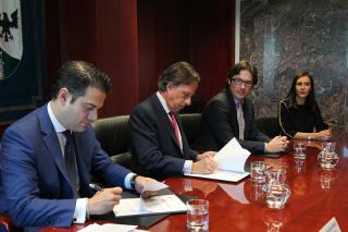 El Ayuntamiento de Alcobendas firma sendos acuerdos para fomentar el empleo con Electrolux y Manneken Hostelería