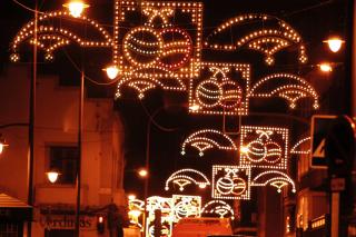 Ayuntamientos socialistas y populares de la regin retrasan el encendido de las luces navideas 