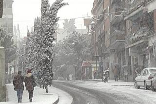 La nieve empieza a cuajar en Madrid